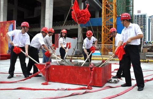 大老板今天農(nóng)村自建房，房屋封頂了，大喜特喜！