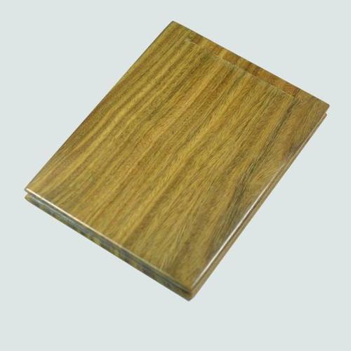 現(xiàn)在很多人喜歡用木質(zhì)材料做家具。